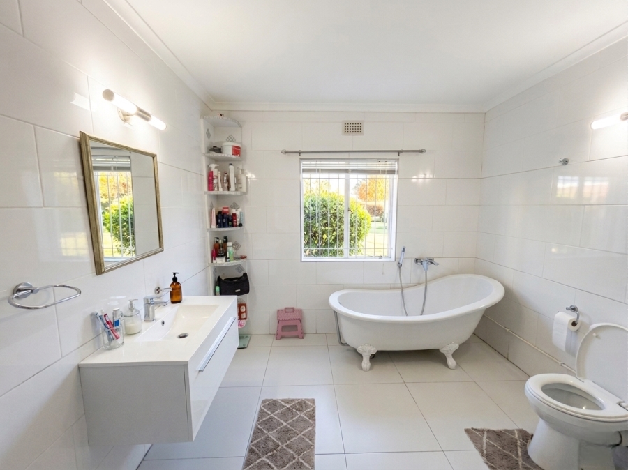 To Let 3 Bedroom Property for Rent in Bothasig Western Cape